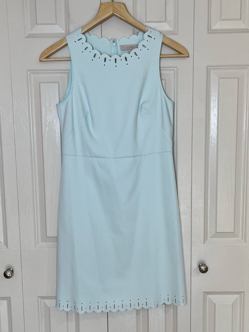 LOFT Scalloped Lazer Cut Knee Length Light Blue Dress Size 4